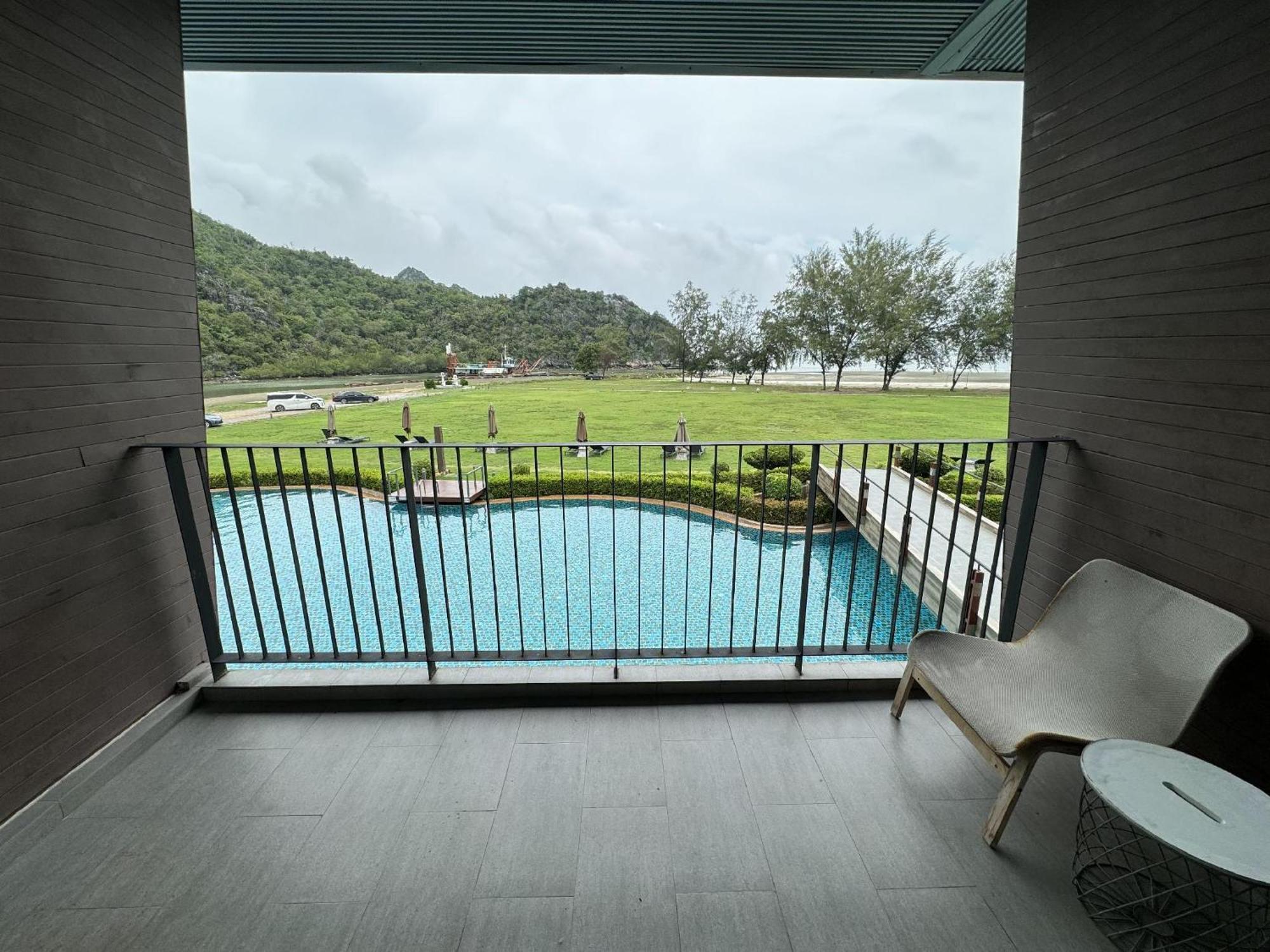 La Isla Pranburi Beach Resort Sam Roi Yot Dış mekan fotoğraf